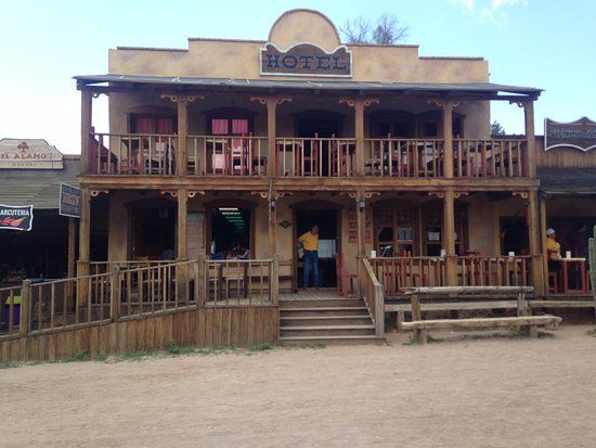 Paseo del Viejo Oeste